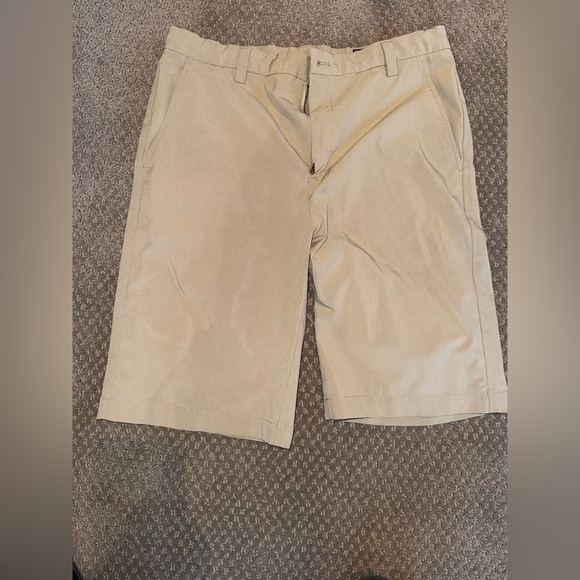 Vineyard Vines boys performance  Khaki Flat Front Shorts size 18 stretch - Picture 1 of 3